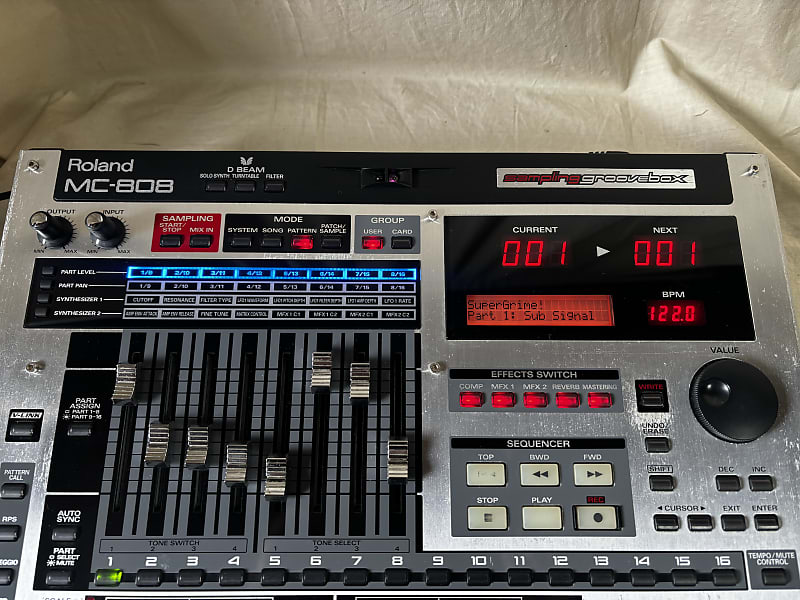 Roland MC-808 Sampling Groovebox w/ power supply