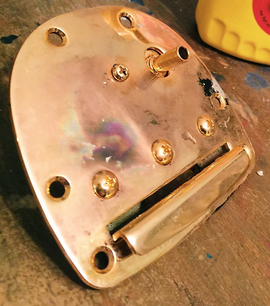 Gold hotsell jazzmaster tremolo