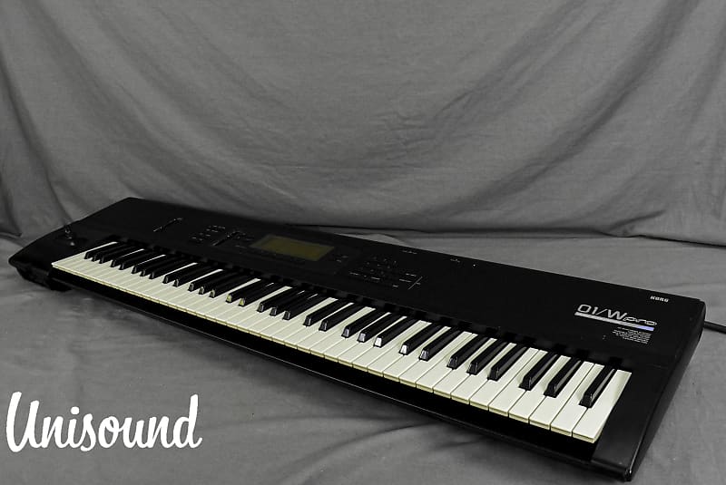 Korg 01/W Pro Music Workstation Synthesizer in Very Good Condition