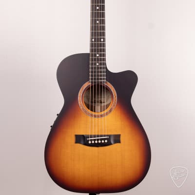 Maton Solid Road Series SRS-808C with Tobacco Sunburst