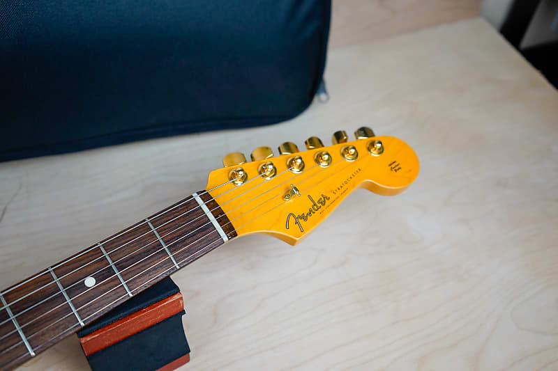 Fender Traditional '60s Stratocaster w/ Gold Hardware MIJ