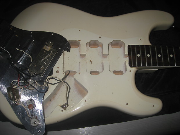 FERNANDES FST−65 ブレードPU JAPAN MADE ! FERNANDES FST-65 White Made in Japan 1980s ST Type Solid