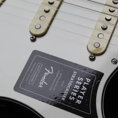 FENDER Limited Edition Player Stratocaster, Roasted Maple Fingerboard, 2-Color Sunburst, 3, 37 KG imagen 4