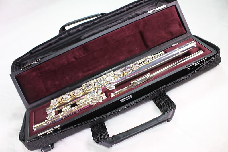  Yamaha YFL-362H Intermediate Flute : Musical Instruments