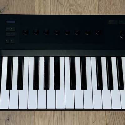 Native Instruments Komplete Control S49 Mk1 Black | Reverb