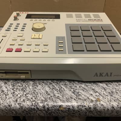 Akai MPC2000 MIDI Production Center 1997 - 2001 - Grey image 4