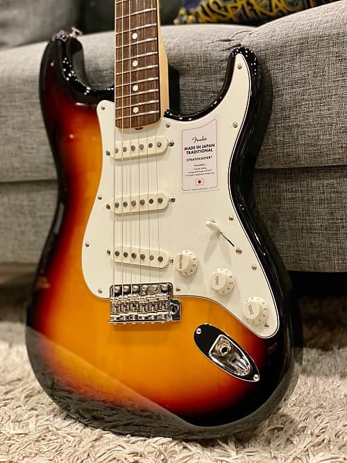 Fender Japan Traditional II Late 60s Stratocaster with Rosewood FB in 3  Tone Sunburst weight 3.4 KG JD20009749