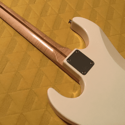 Fender Prodigy 4 String Active Bass 1991 / 1993 White image 6
