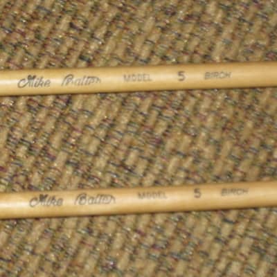 one pair new old stock A+ Mike Balter MB5B (5B) Medium Hard Keyboard Mallets - 1" diameter Oval Dark Green Rubber HEADS and Natural Birch HANDLES (for Marimba, Xylophone) mid to late 1990s (+ packaging) Unwound Series image 3