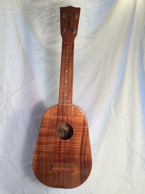 Kamaka gold deals label