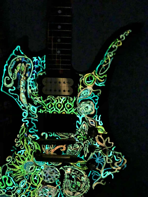 🌹 Fernandes Hide🌹 MG -70 Snake Rose Guitar Player Japan Visual  Rock(夜の華)松本秀人 Jr Red Lotus LEMONeD SHOP🔮🎇🧚🏻‍♀️🌟 🏺
