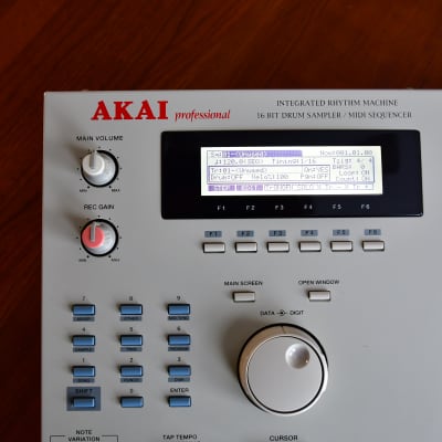 Akai MPC2000 MIDI Production Center 1997 - 2001 - Grey image 2