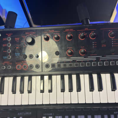 Roland JD-Xi 37-Key Analog/Digital Crossover Synthesizer 2015 - Present - Black/Red