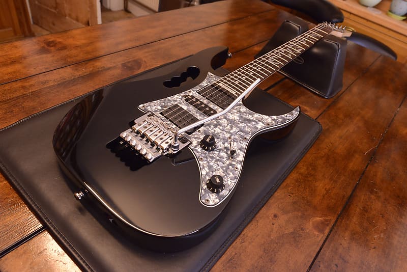 Ibanez Steve Vai Jem 555 Black DiMarzio Pickups Floyd Rose Premium Korea  Prestige Jem555 Jr Guitar