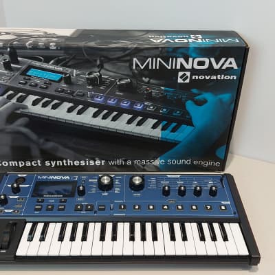 Novation MiniNova 37-Key 18-Voice Synthesizer 2012 - Present - Blue