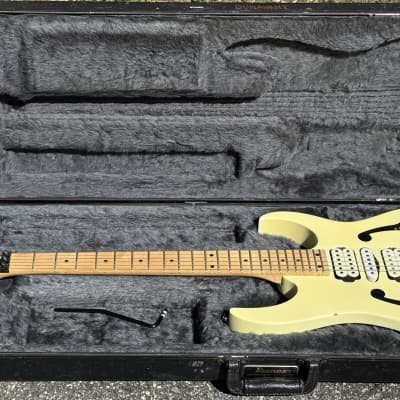 Ibanez PGM300 Paul Gilbert Signature with Lo-Pro Edge