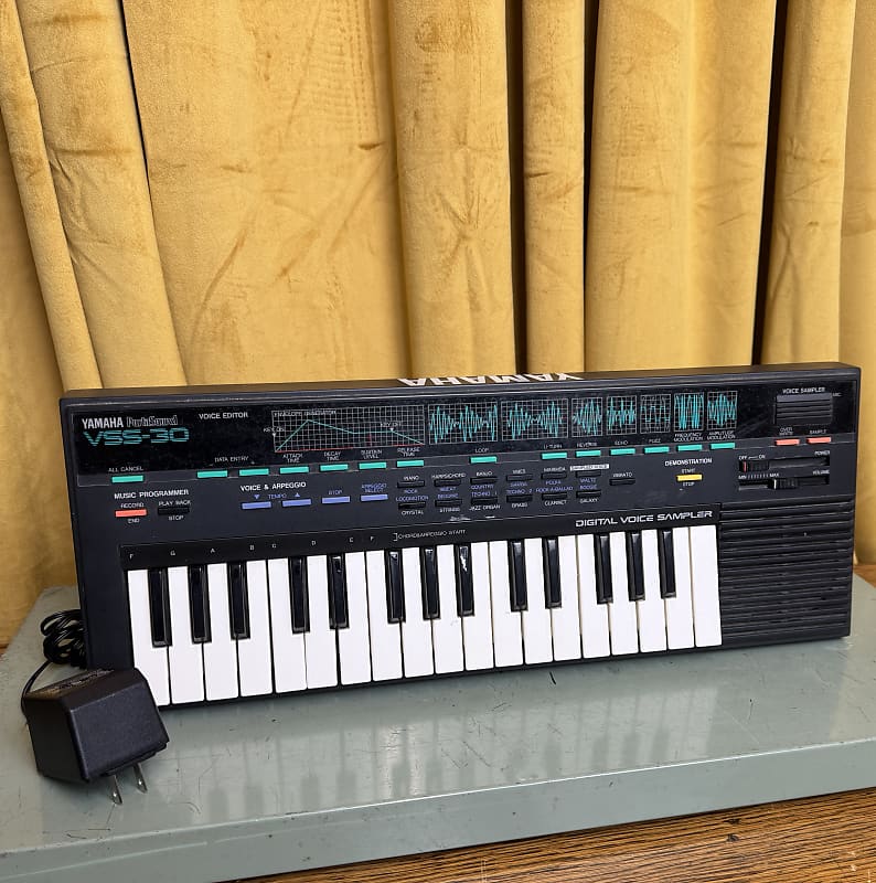 Yamaha sampling keyboard top