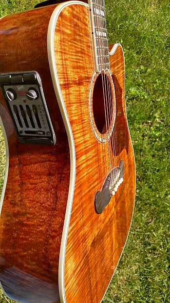 Gibson songwriter deals koa