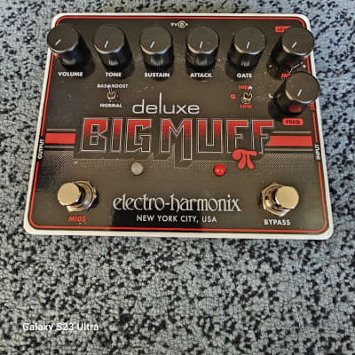 Electro-Harmonix Deluxe Big Muff Pi Distortion / Sustainer