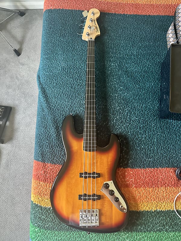 Squier Vintage Modified Jazz Bass Fretless 2007 - 2018 - 3-Color Sunburst image 1