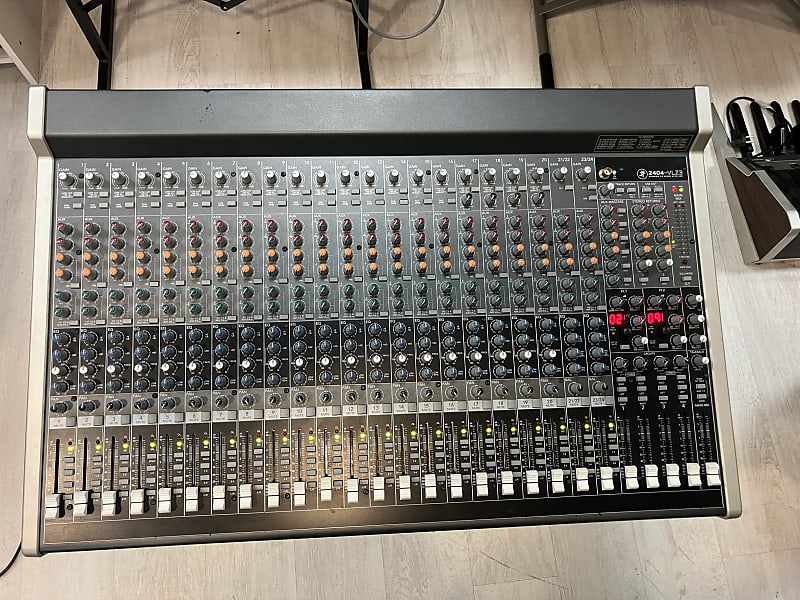 Mackie 2404-VLZ3 24-Channel FX Analog Mixer | Reverb