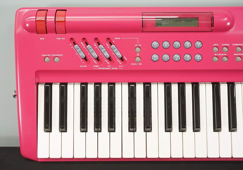 連休特価KORG 707 シンセサイザー ピンク　ジャンク Korg 707 Pink FM 80's Digital Performing Synthesiser With