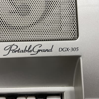 Yamaha DGX305 Digital Piano - Silver image 5