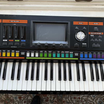 Roland Jupiter-80 - screen needs repair
