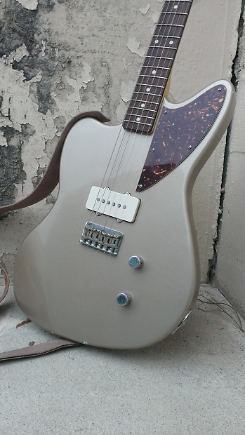 Reverse jazzmaster outlet