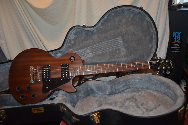 epiphone les paul studio guitar walnut