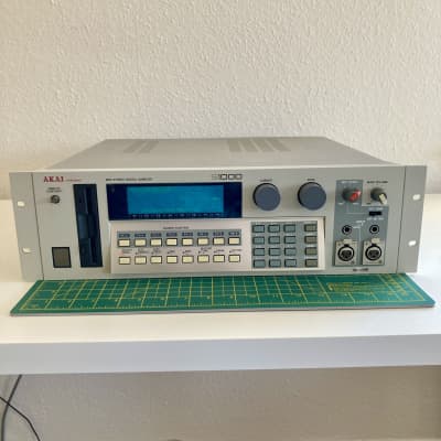 Akai S1000 digital stereo rackmount sampler