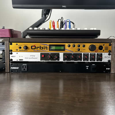 E-MU Systems Orbit 9090 V2 'The Dance Planet' Rackmount 32-Voice Synthesizer 1996 - Yellow