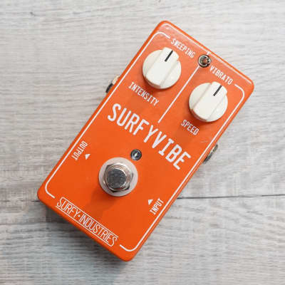 Surfy Industries SURFYVIBE ビブラート　エフェクター Surfy Industries: SURFYVIBE - YouTube