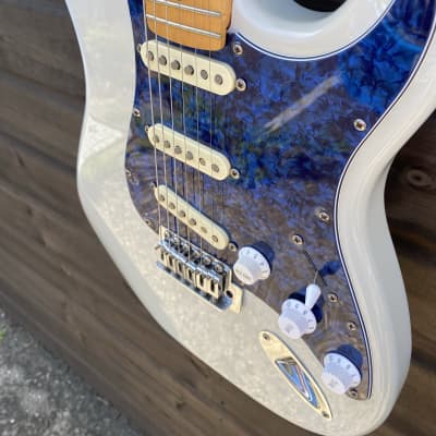 Shine Stratocaster Style Electric Guitar - White with Blue Tortoiseshell Scratch Plate image 5