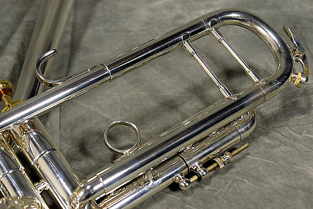 King Silver Flair Trumpet 2055TUB DIZZY BELL MINT DEMO MODEL
