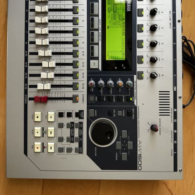 Yamaha AW1600 Professional Audio Workstation 16-Track Digital Recorder