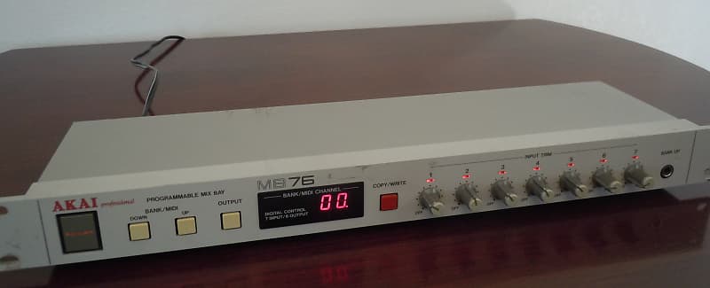 AKAI MB76 プログラマブルミックスベイ RARE - AKAI MB76 - Programmable ANALOG Patchbay - 7 in and 6
