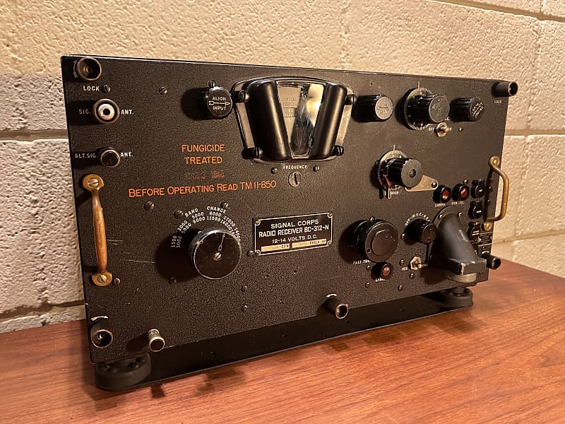 RCA vintage tube receiver amplifier signal corps Bc-312n 1950’s - Black Metal image 1