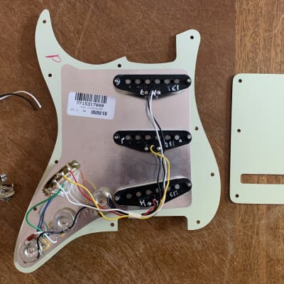 Fender Player Series Stratocaster Loaded Pickguard and Tremolo Plate in Mint image 2
