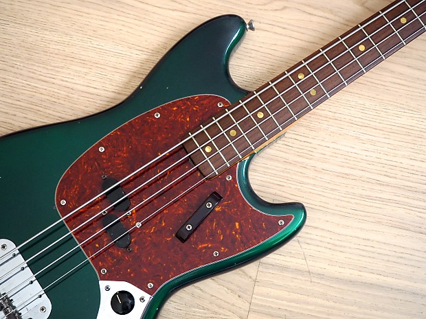 Fender mustang bass green top