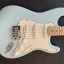 Squier Deluxe Stratocaster Daphne Blue