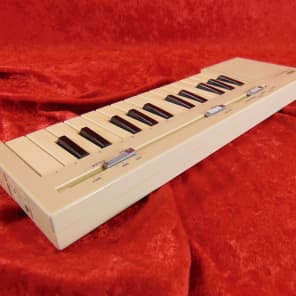 Yamaha Handy Sound HS-200 Mini Polyphonic Keyboard | Reverb