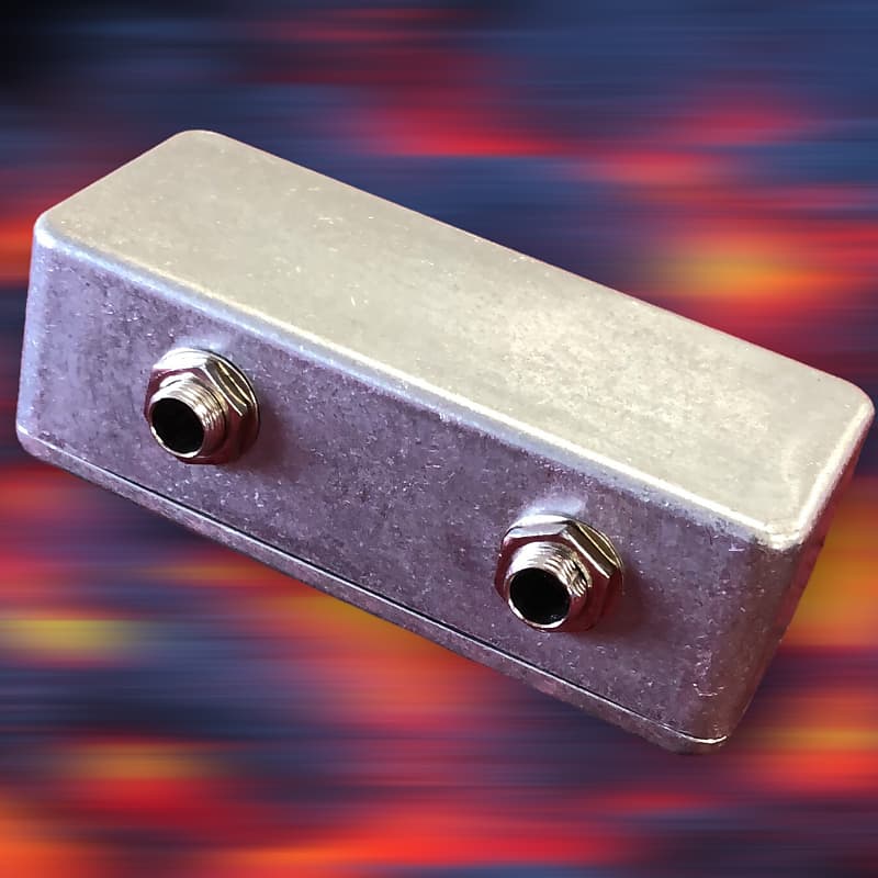 Signal splitter box for guitar or bass Reverb