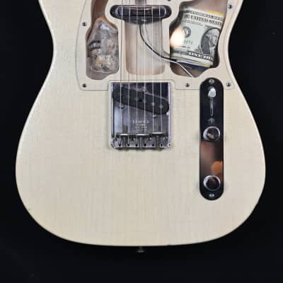 Fender Custom Shop LTD '67 Smug Telecaster CC from 2016 in White with original hardcase image 3
