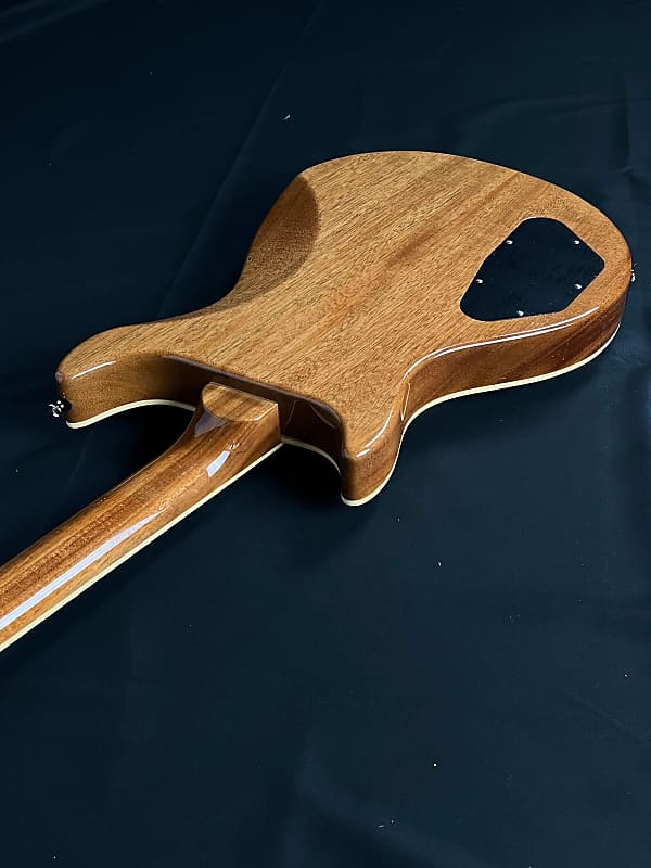Gene Baker b3 Guitars SL-K - Black Top, Includes Hardshell Gene Baker b3 Guitars SL-K - Black Top, Includes Hardshell
