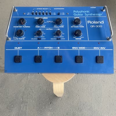 Roland GR-300 Guitar Synthesizer