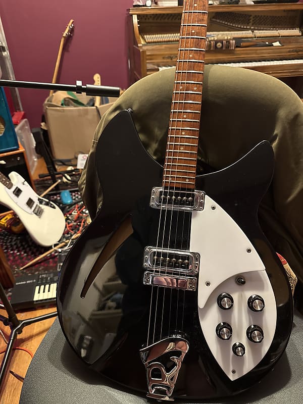 Rickenbacker 330 (1990 - 2011) | Reverb