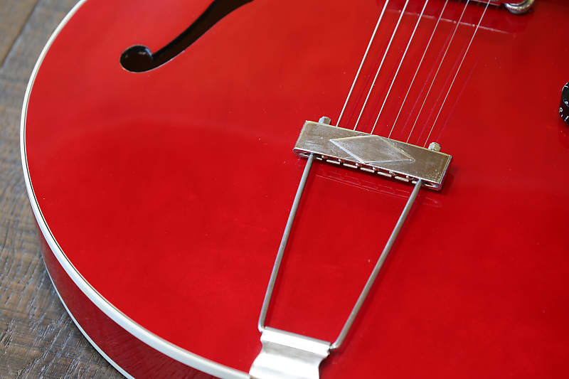 1995 Gibson ES-135 Semi-Hollow Electric Guitar Cherry Red w