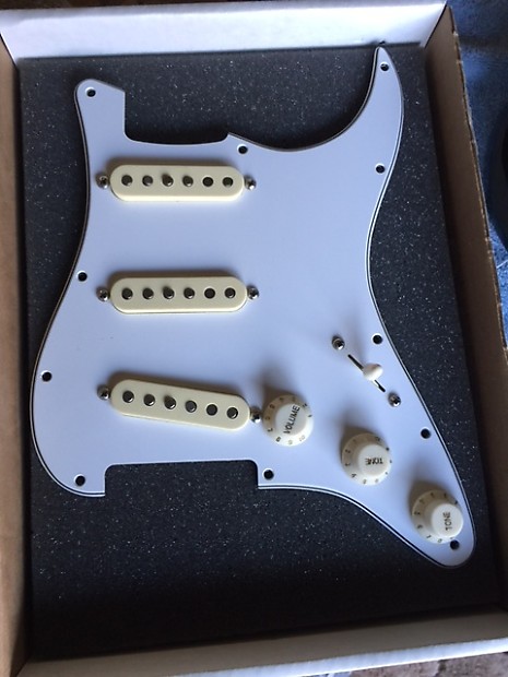 Lindy Fralin Loaded Prewired Strat Pickguard Blues Special