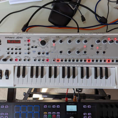 Roland JD-Xi 37-Key Analog/Digital Crossover Synthesizer Limited